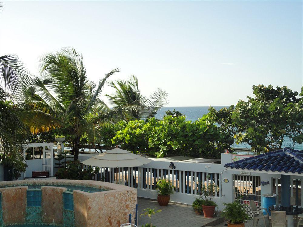 The Beach Guesthouse Pinones Extérieur photo