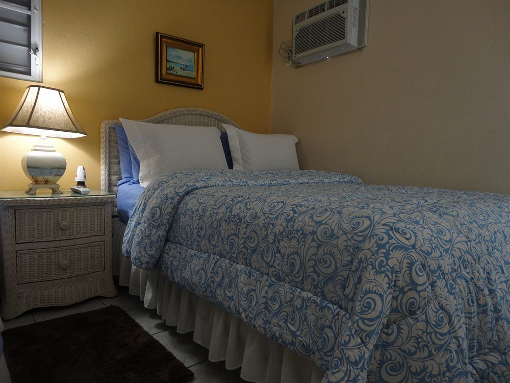 The Beach Guesthouse Pinones Extérieur photo