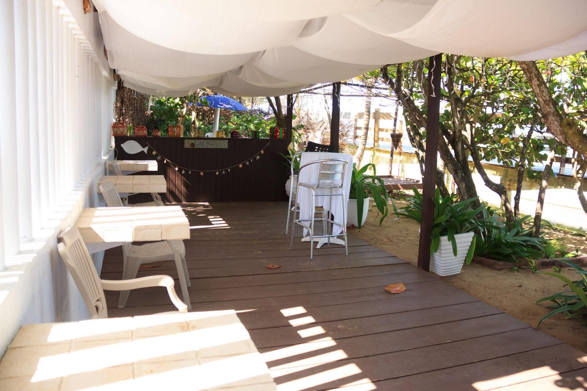 The Beach Guesthouse Pinones Extérieur photo