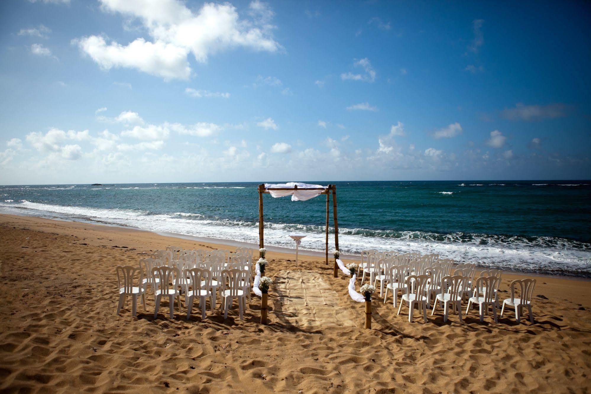The Beach Guesthouse Pinones Extérieur photo
