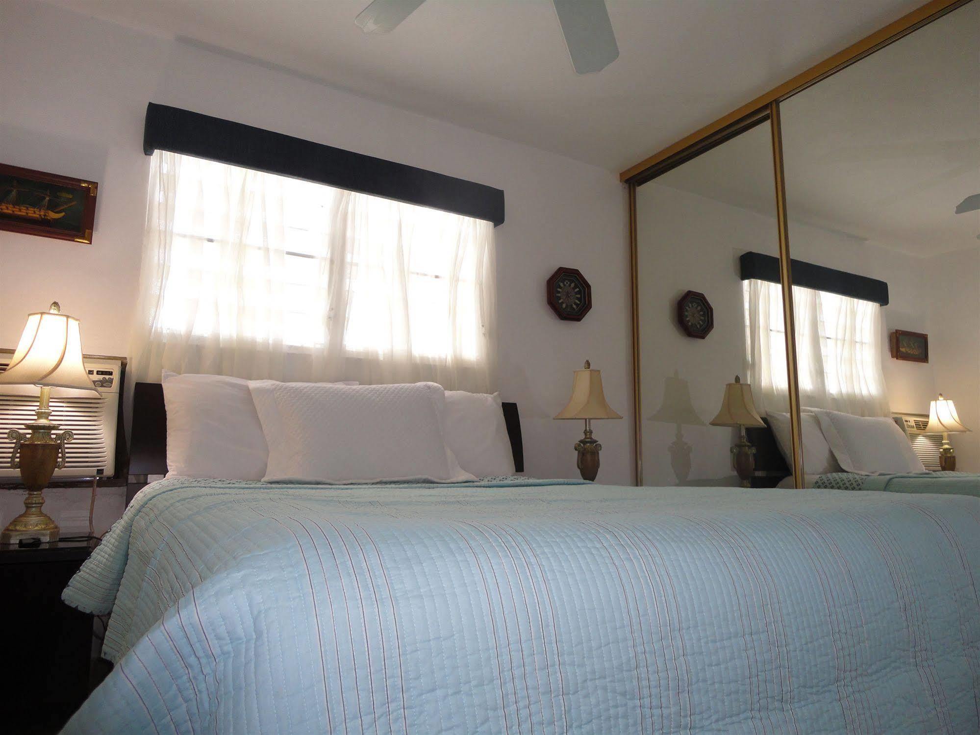 The Beach Guesthouse Pinones Extérieur photo
