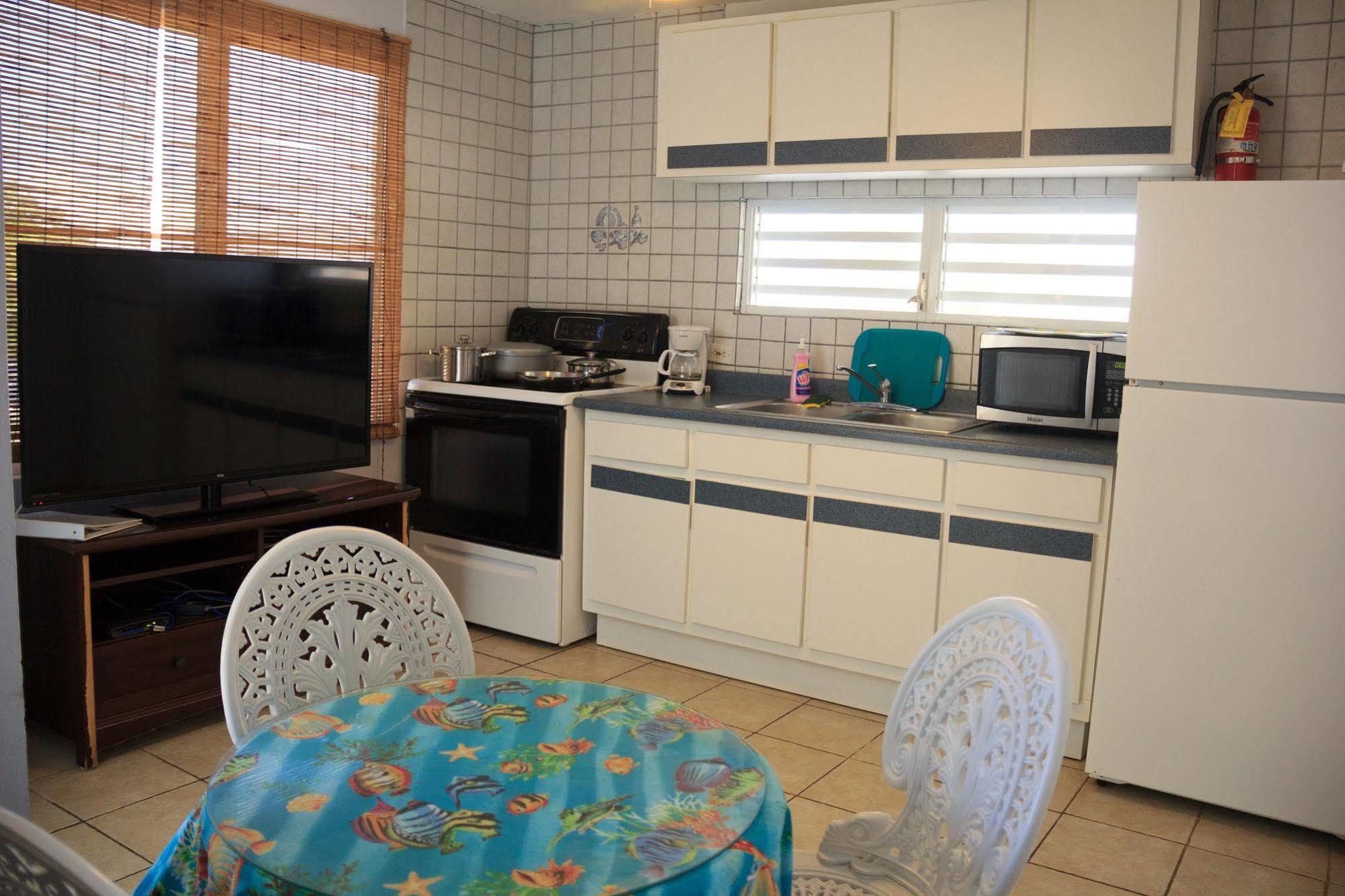 The Beach Guesthouse Pinones Extérieur photo