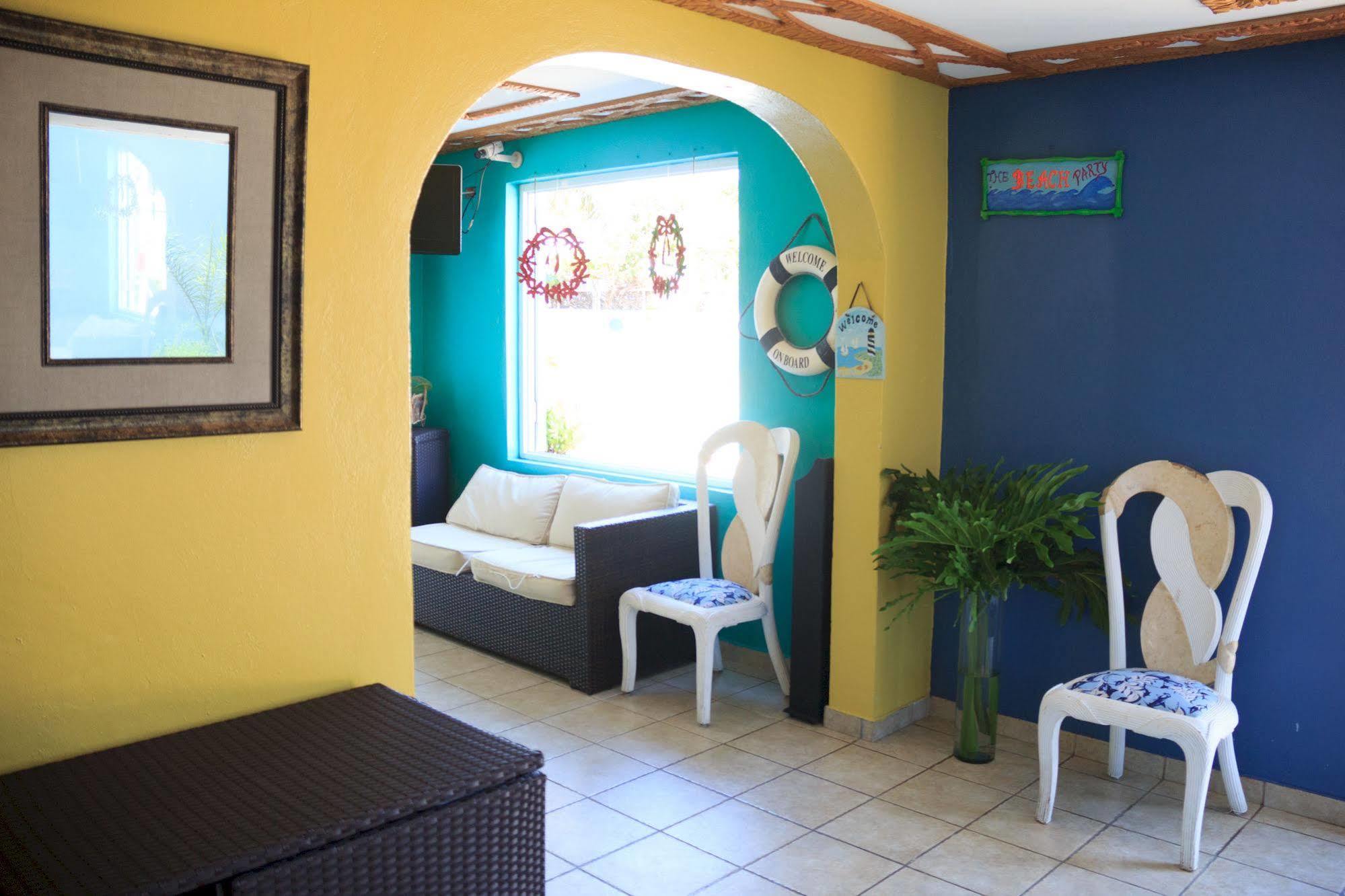 The Beach Guesthouse Pinones Extérieur photo