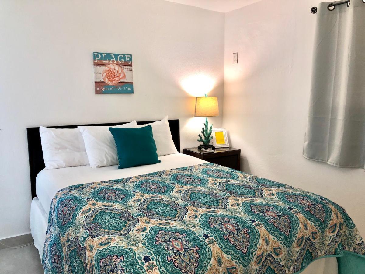 The Beach Guesthouse Pinones Extérieur photo